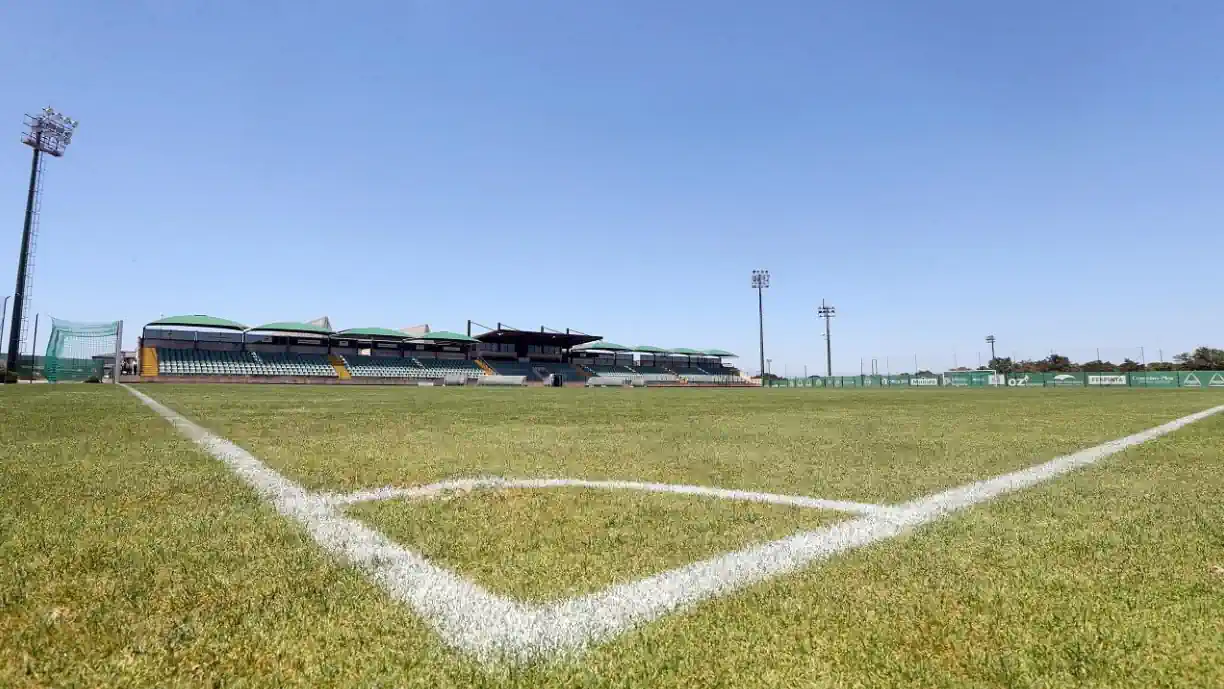 Avançado formado no Sporting retirou-se aos 22 anos e hoje é treinador em Alcochete aos 24