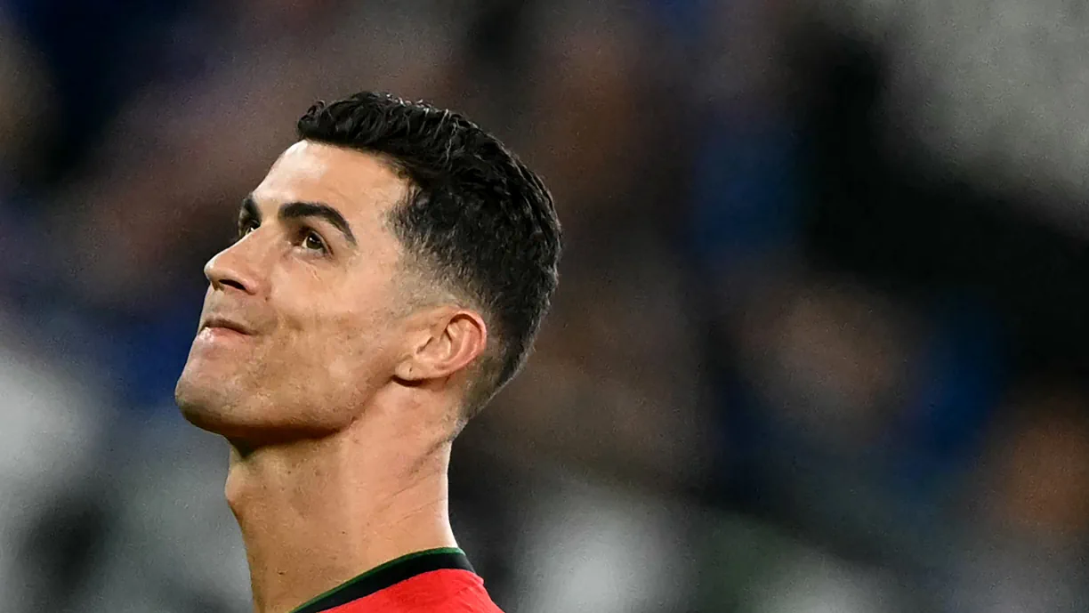 'Capa de herói' atribuída a Cristiano Ronaldo não passa de um boato, revela o Polígrafo SIC
