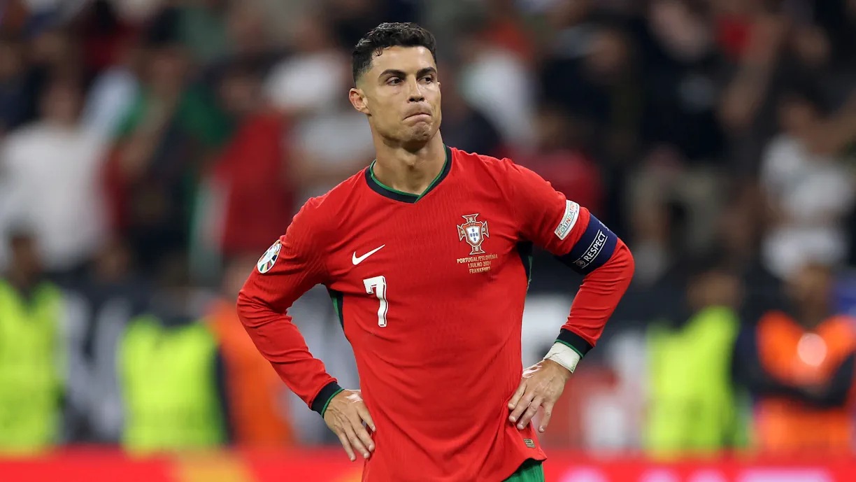 AL NASSR QUER 'OFERECER' INTERNACIONAL PORTUGUÊS A CRISTIANO RONALDO