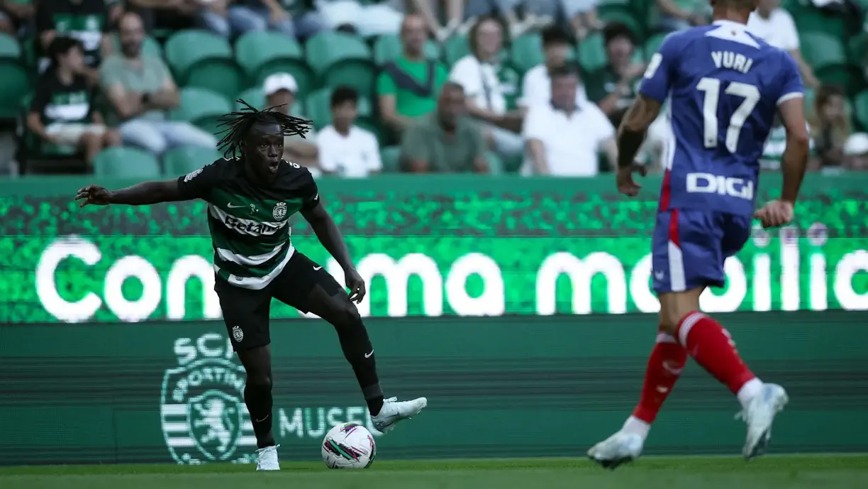 Bom momento de Quenda pode fazer Esgaio sair da equipa de Amorim no Sporting este verão