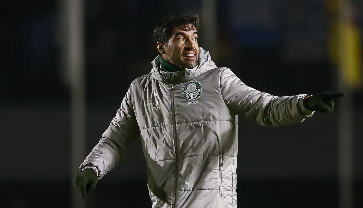 GESTO OBSCENO DE ABEL FERREIRA: EX SPORTING VIVE DIAS COMPLICADOS AO COMANDO DO PALMEIRAS