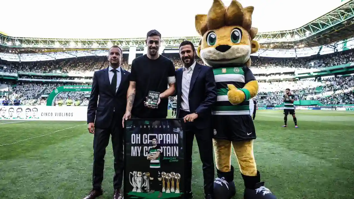 Sebastián Coates, capitão do Sporting, despediu-se dos adeptos com um momento emocionante no Estádio José Alvalade