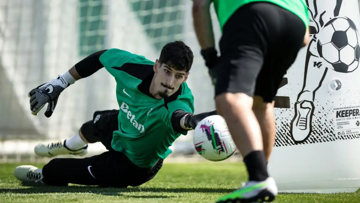 Vladan Kovacevic sofreu uma entorse no tornozelo esquerdo e estará fora dos próximos encontros do Sporting, mas há quem não considere isso um problema