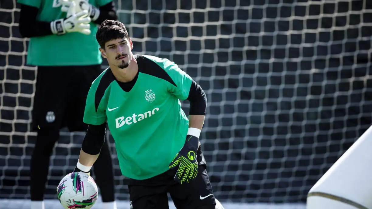 Vladan Kovacevic é o novo 'camisola 13' do Sporting e fez o primeiro jogo diante dos adeptosb