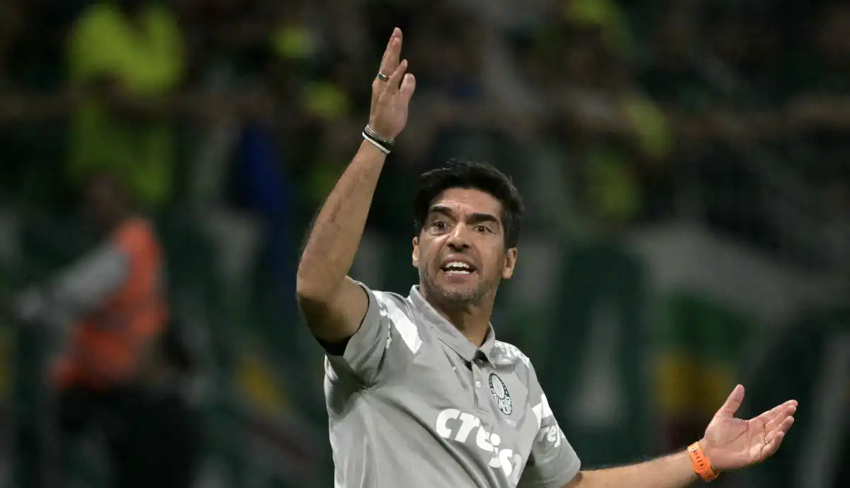 Palmeiras de Abel Ferreira, ex Sporting, vence e continua na luta do Brasileirão