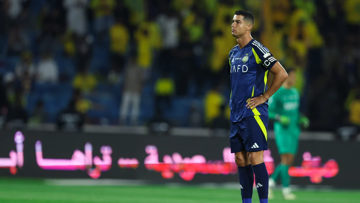 Cristiano Ronaldo tem golo anulado e sai frustrado do encontro do Al Nassr