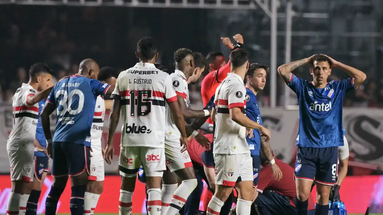 Juan Izquierdo, antigo colega de equipa do ex Sporting Coates, havia caído inanimado no relvado em jogo da Copa Libertadores