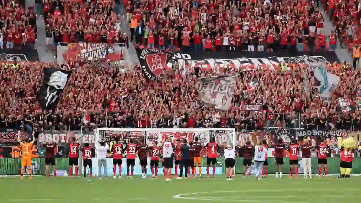 Tiago Tomás, ex Sporting, titular em jogo louco entre Bayer Leverkusen