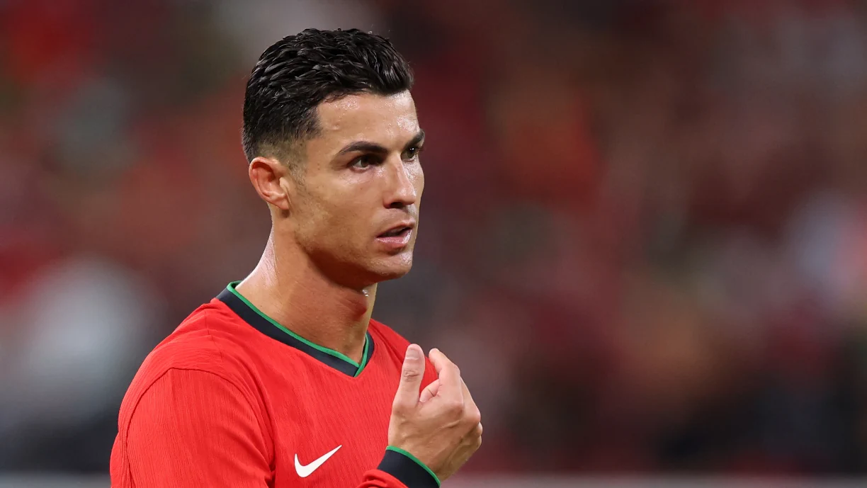 Cristiano Ronaldo surge nos treinos para a Seleção com novo visual e vira tema