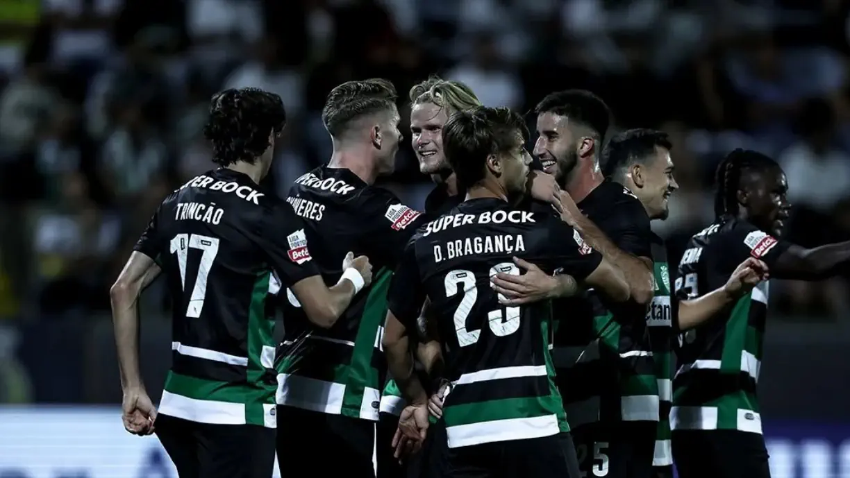 Geovany Quenda, ala do Sporting apontado à Premier League, foi distinguido pelo 'The Guardina' como um dos jovens promessa desta temporada