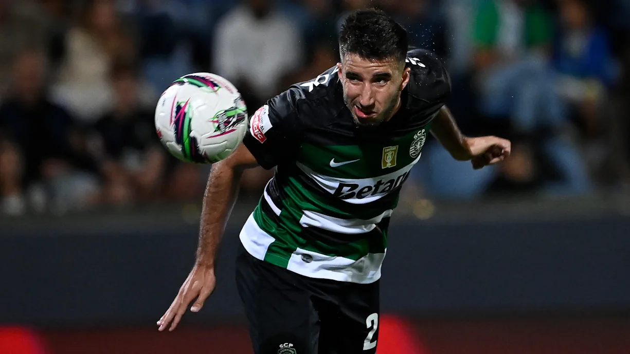 Gonçalo Inácio é titular na defesa do Sporting