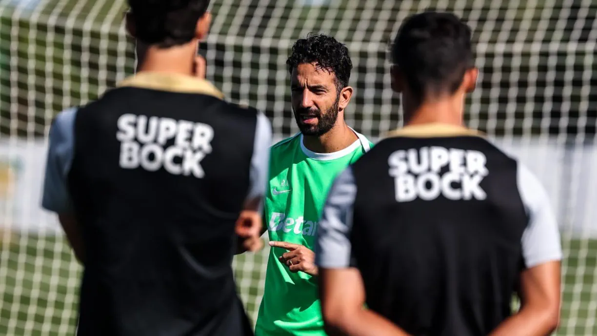 Rúben Amorim chama chama 13 jovens ao treino do Sporting