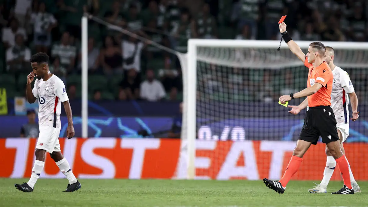 Lille perdeu com o Sporting, mas ainda saiu a chorar... da arbitragem: "Era falta"