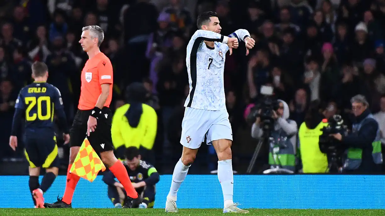 Cristiano Ronaldo foi titular no Escócia - Portugal