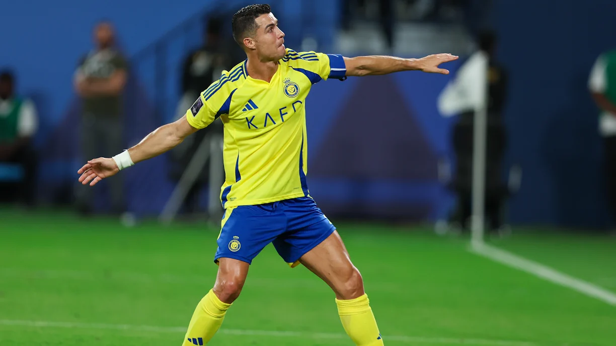 Após marcar no Al Nassr - Al Rayyan, Cristiano Ronaldo emociona-se ao dedicar golo