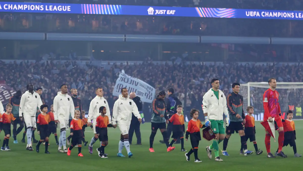 Ex Sporting não foi titular no Aston Villa - Bayern e vê do banco vitória surpreendente dos ingleses