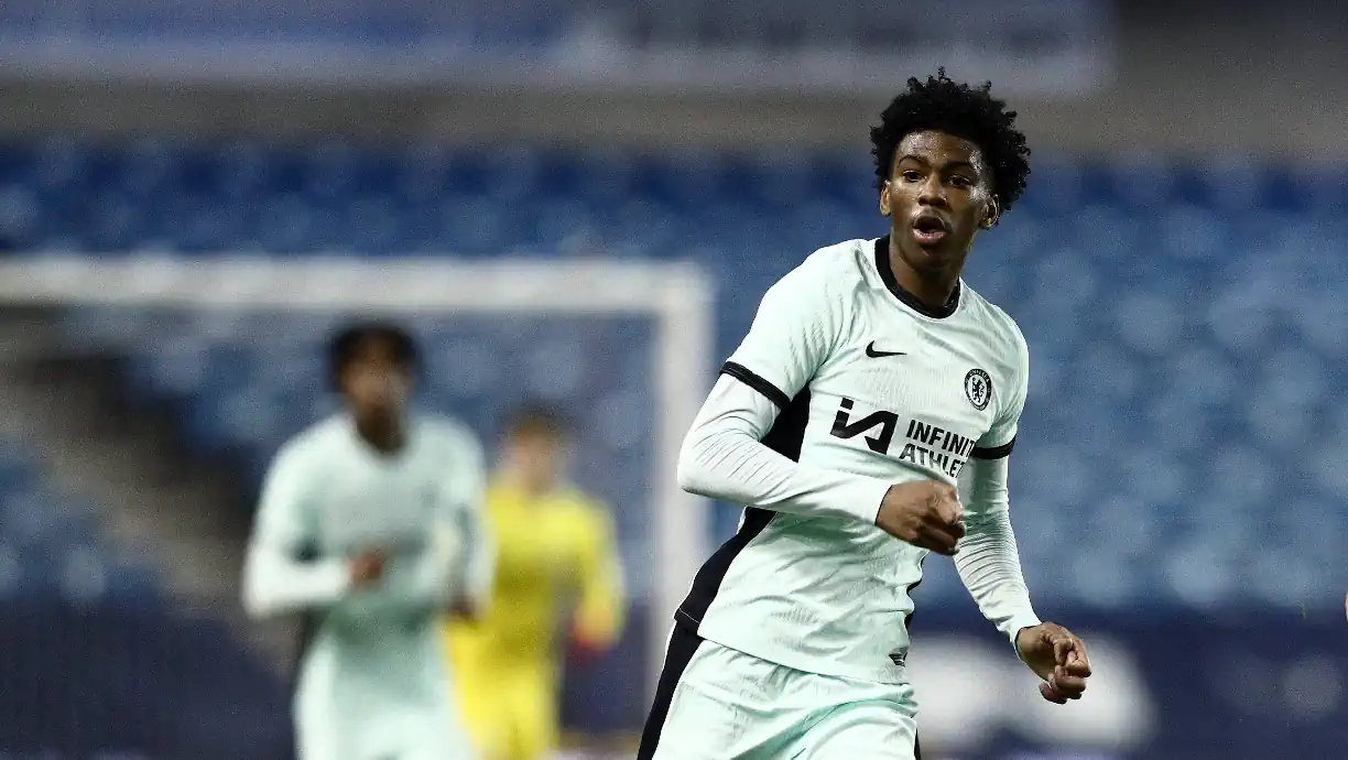 Sporting sofre contratempo por Josh Acheampong: Lateral do Chelsea pode ter outros planos