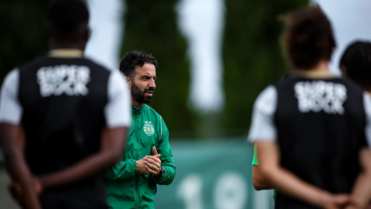 Conrad Harder e Vladan Kovacevic animados em treino do Sporting