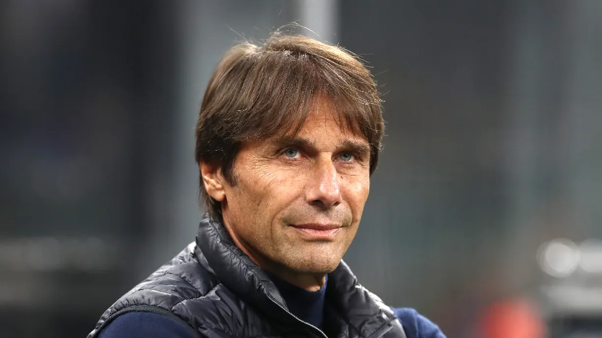 Antonio Conte quer levar Zeno Debast do Sporting para o Nápoles