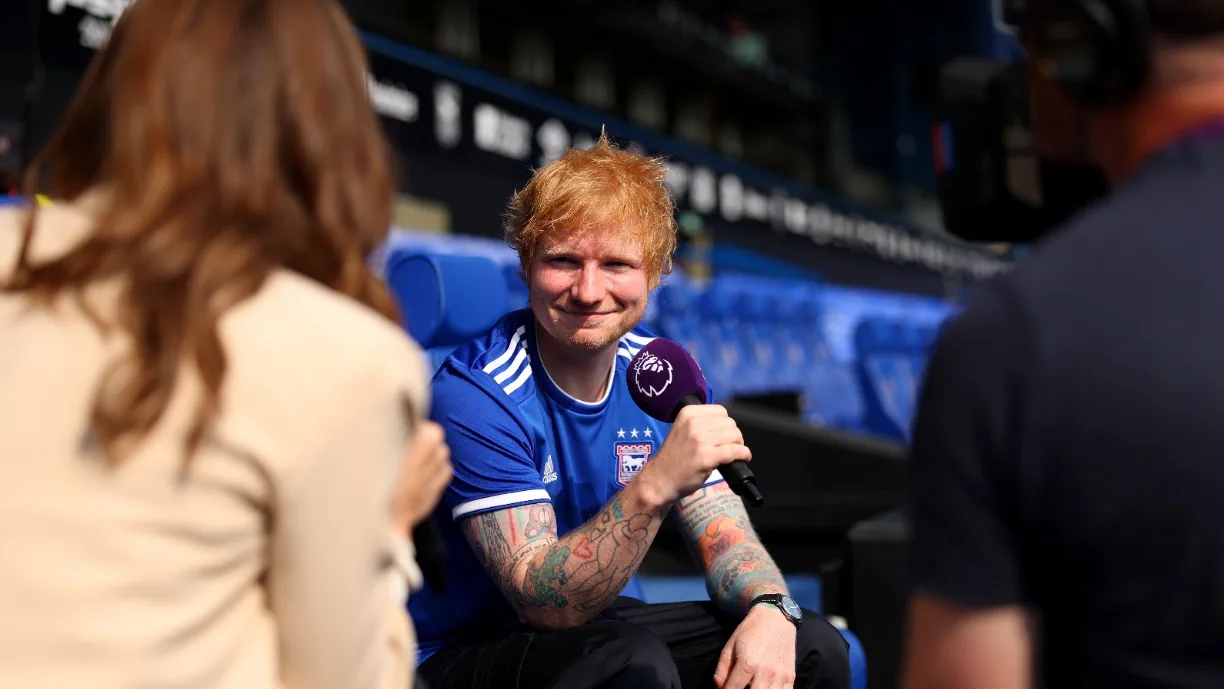 Ed Sheeran pede desculpa a ex Sporting