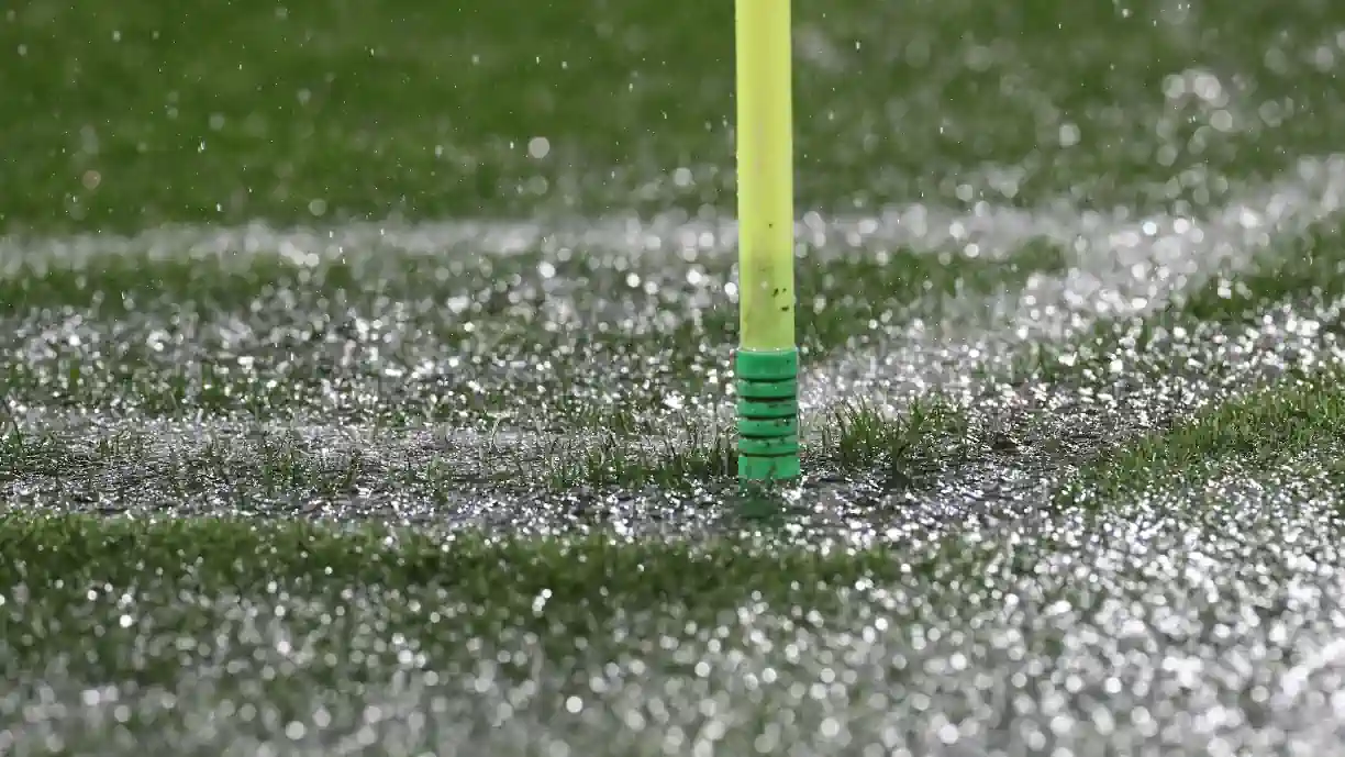 Vem aí chuva e muito vento. Há sete distritos do continente sob aviso laranja