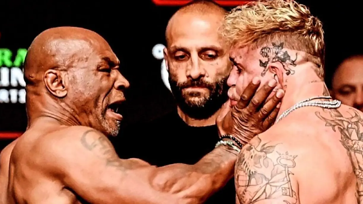 Extra Sporting: Mike Tyson dá uma chapada a Jake Paul antes do 'combate do ano' (vídeo)