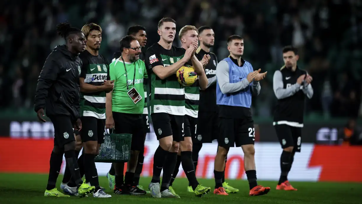 Celebração de Iván Fresneda, lateral do Sporting, simboliza um 'Q', de Quijorna, município da comunidade autónoma de Madrid