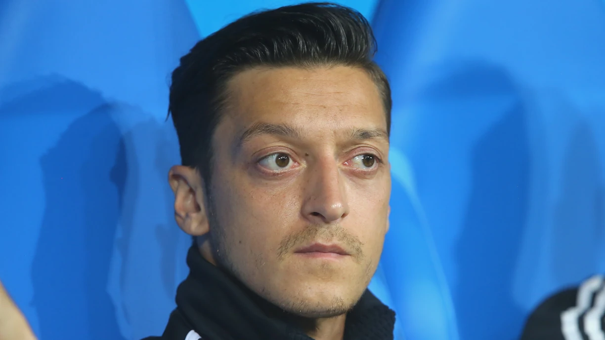 Ozil não deixou passar o primeiro golo de Gyokeres no Sporting - City