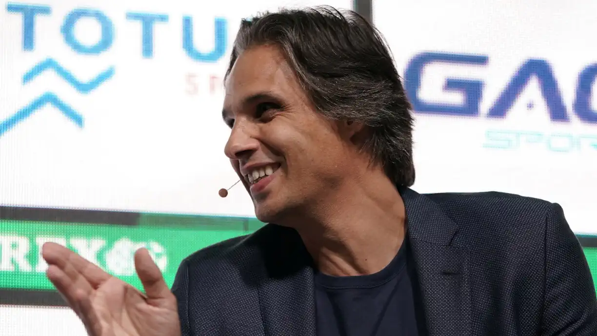 Nuno Gomes fala em "rebeldia" de pilar do Sporting