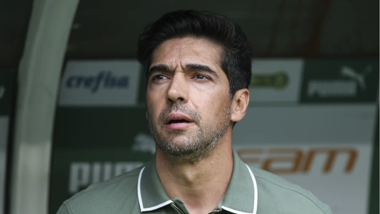 Abel Ferreira revela momento de extrema vergonha: "Chorei em frente da minha mulher e filhos"