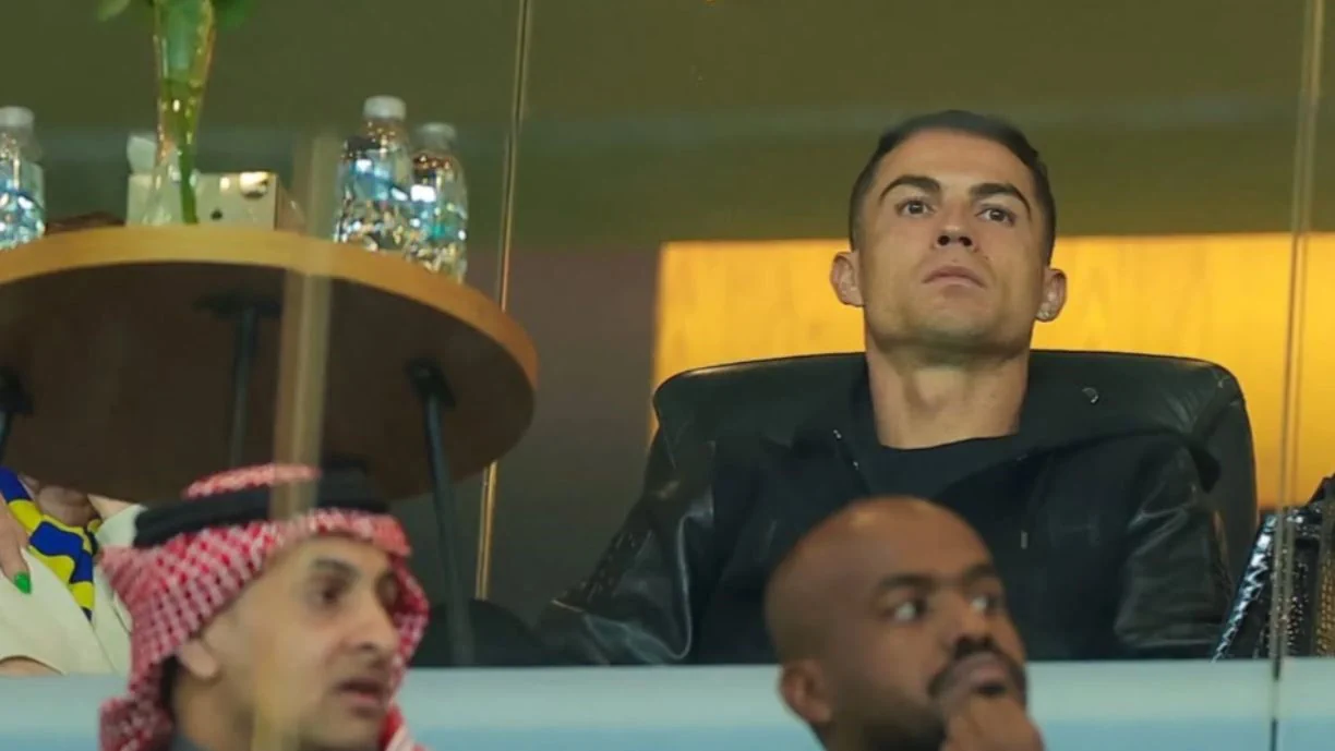 Cristiano Ronaldo recebeu visita de Dolores Aveiro e assistiram ao Al Nassr - Al Sadd