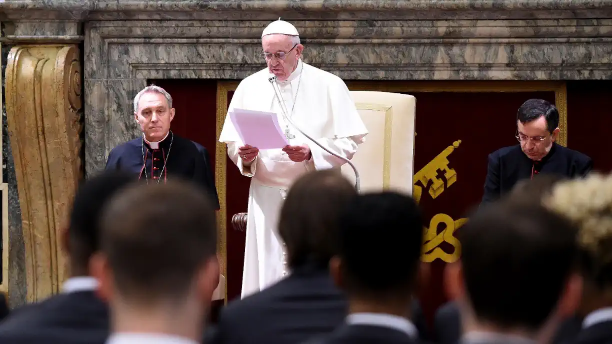 Extra Sporting; Papa Francisco apela à paz para as terras do Mediterrâneo