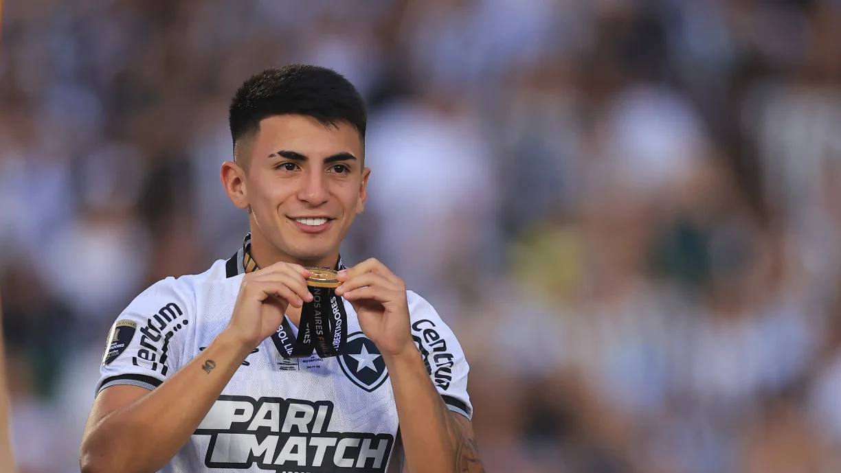 Thiago Almada, ex alvo do Sporting, no Lyon