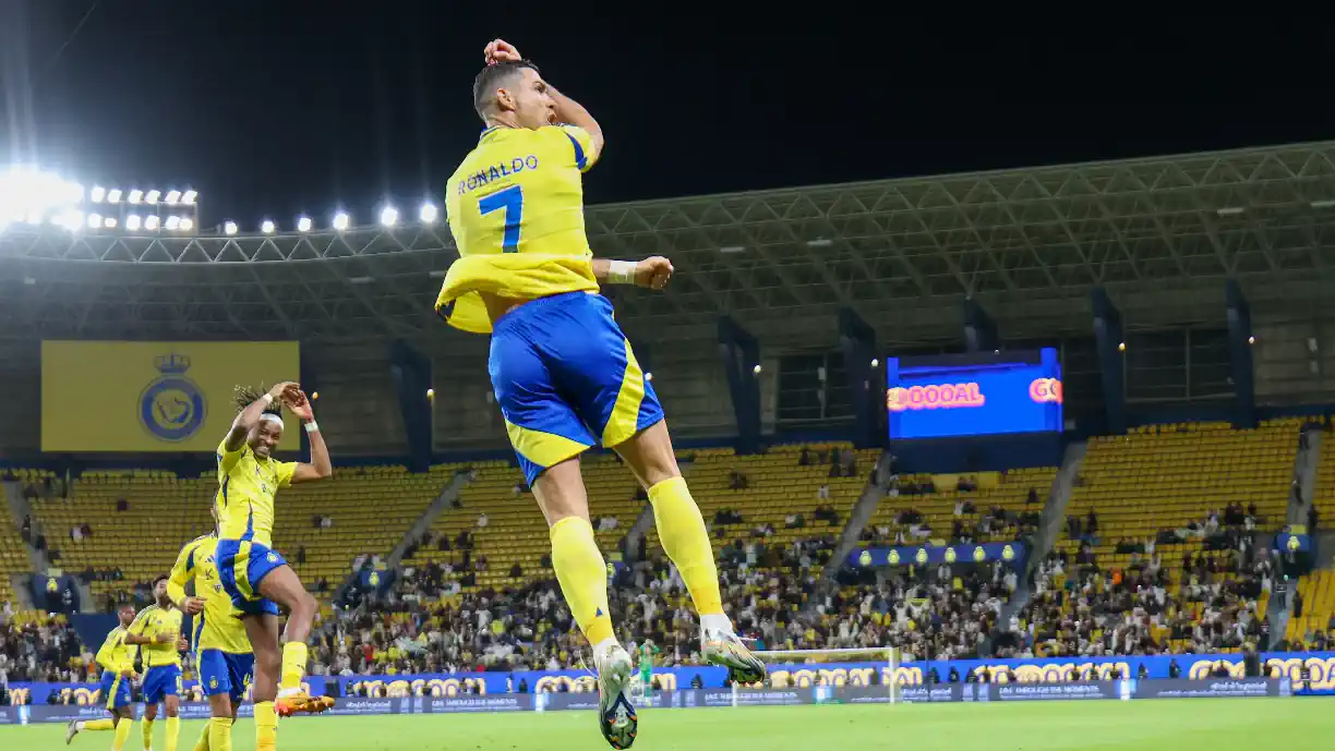 Cristiano Ronaldo brilha pelo Al Nassr e marca pelo 24.º ano consecutivo