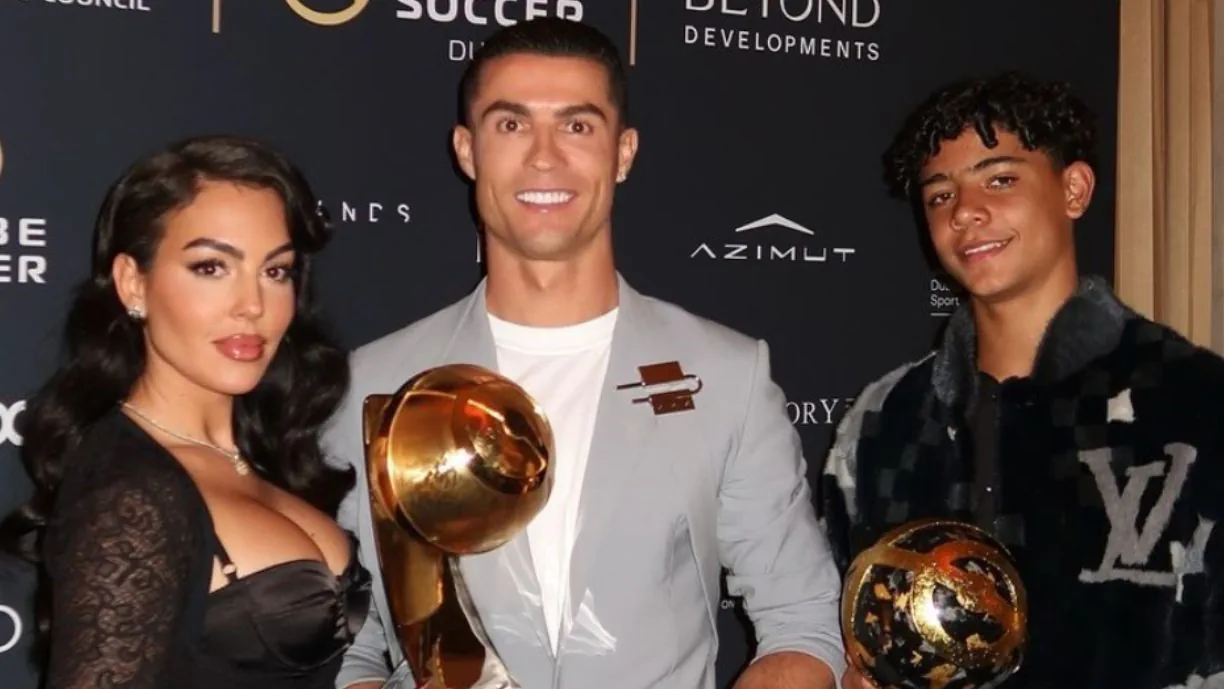 Namorada de Cristiano Ronaldo expõe obras de arte da família