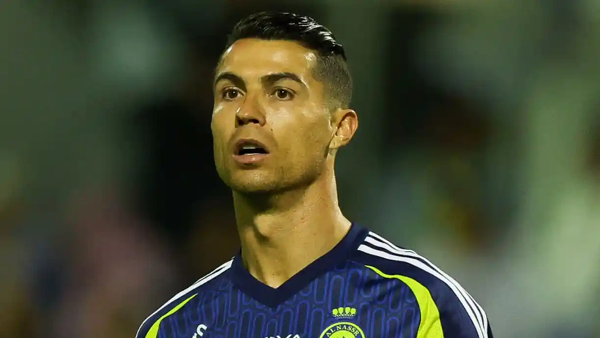 Cristiano Ronaldo frisou, junto de Edu Aguirre, que é, na sua opinião, o jogador mais completo da história do futebol