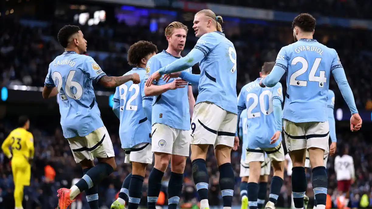 Manchester City - Salford City: Ex Sporting titular em goleada das antigas