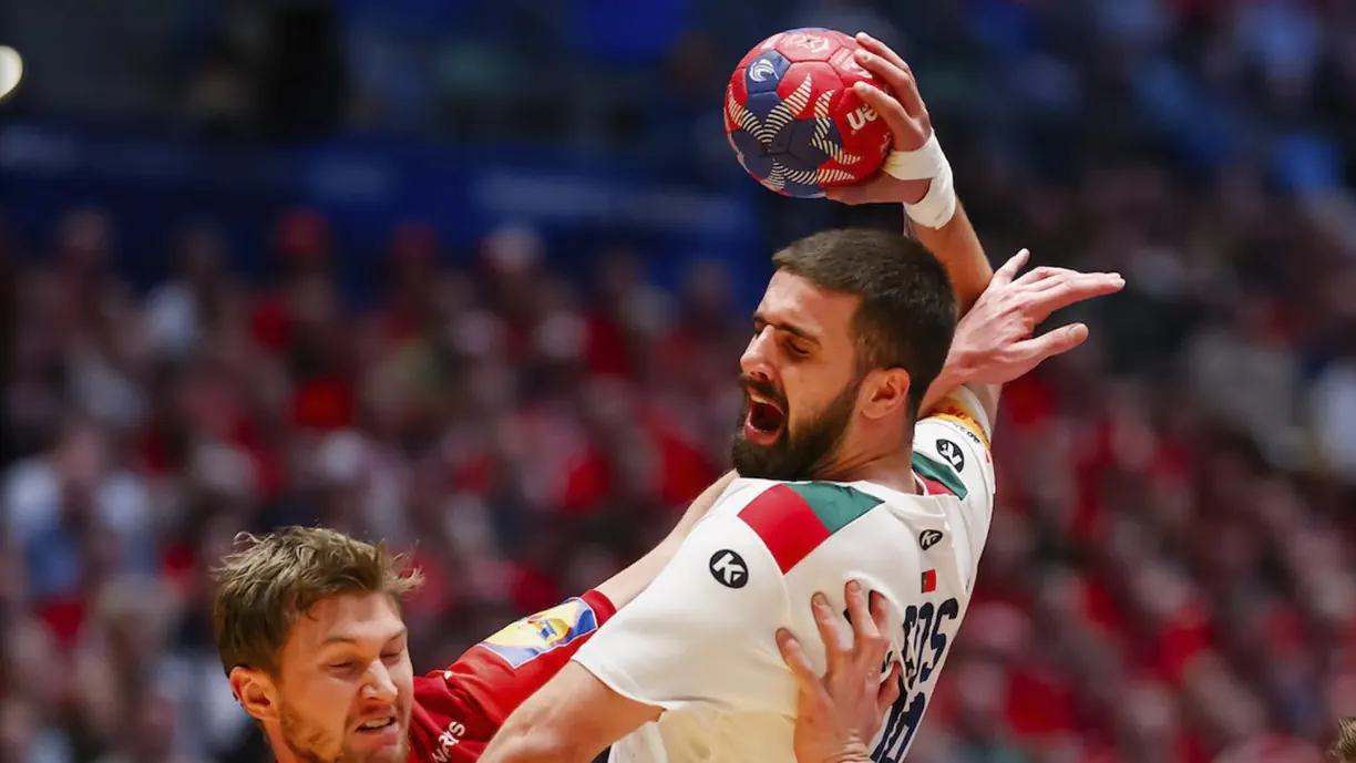 Dinamarca derrota Portugal e junta-se à Croácia no jogo do título, agendado para domingo, dia 2 de fevereiro; Joias do Sporting falham final