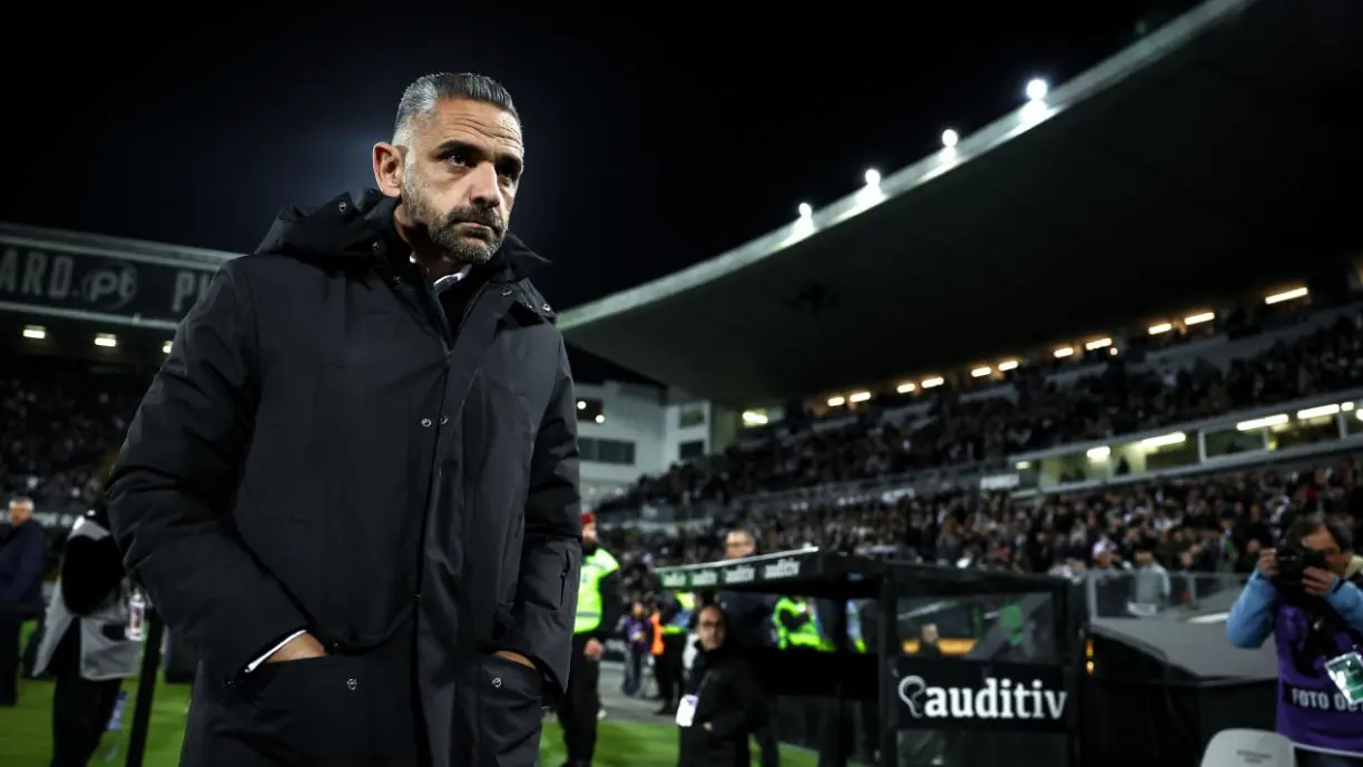 Rui Borges tem um desafio, este domingo, não só contra a equipa de Pina Manique, mas também para manter registo 100% positivo do Sporting