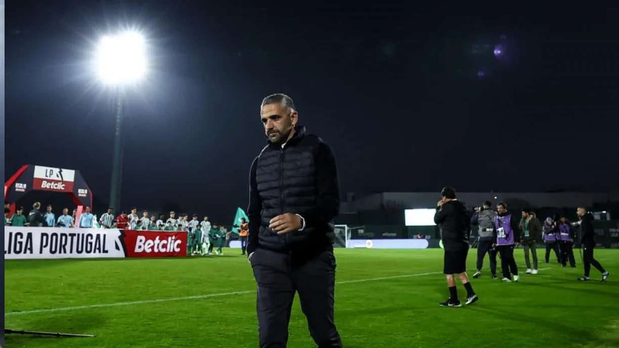 Rui Borges comenta Debast no meio-campo do Sporting