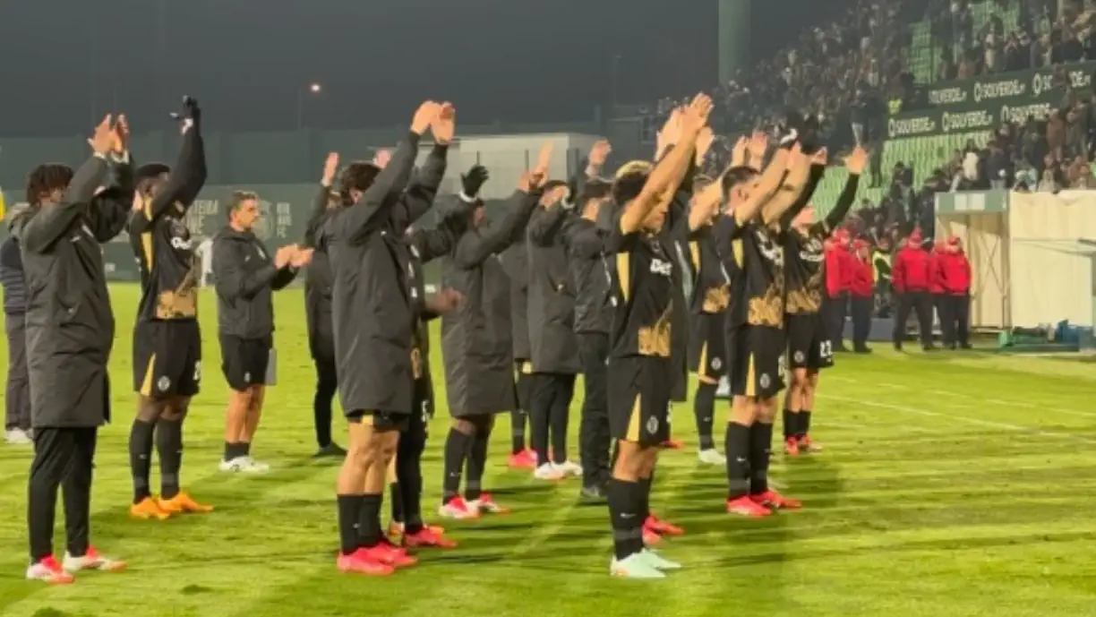 Titular do Sporting irritadíssimo com exibição em Vila do Conde