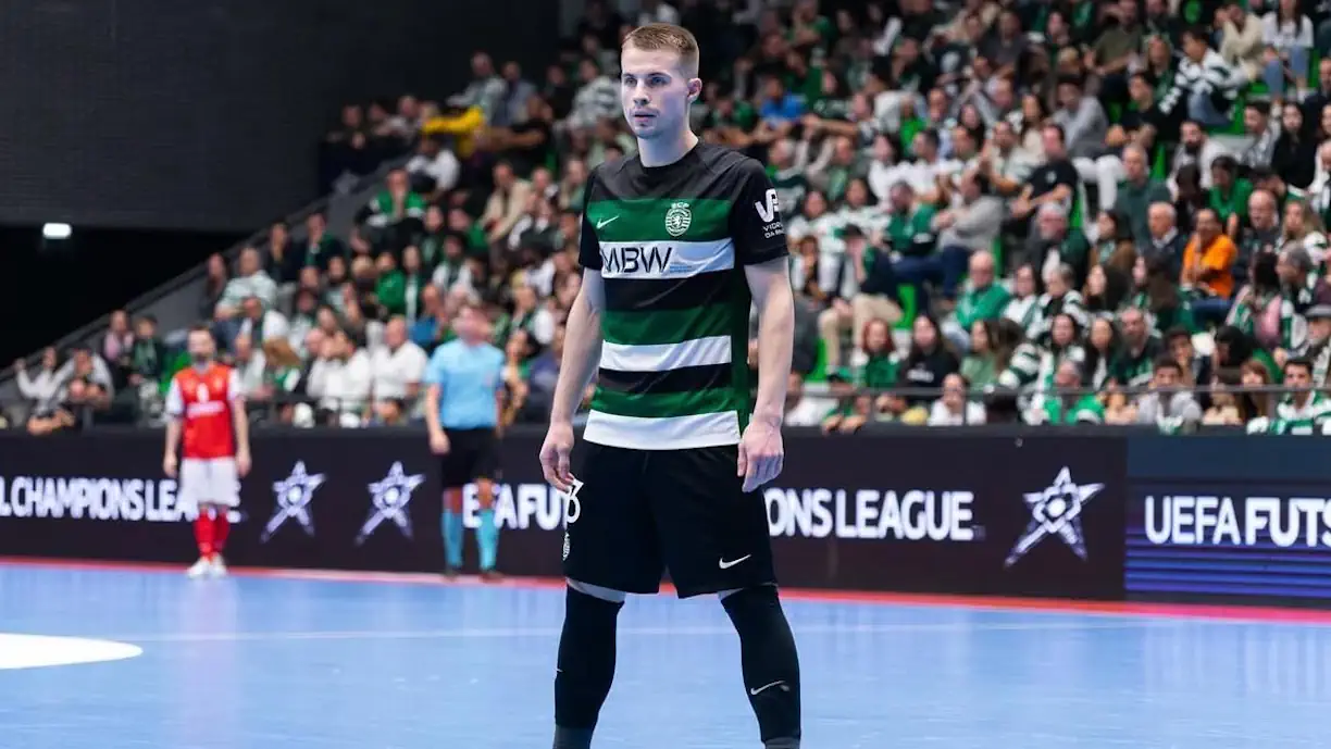 Anton Sokolov, pivot de 26 anos, chegou ao futsal do Sporting em 2022 e tem brilhado de leão ao peito