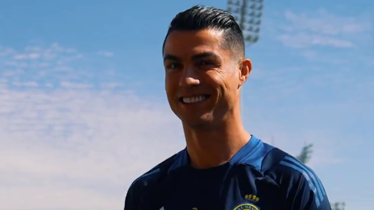 Al Nassr celebra o 40.º aniversário do capitão Cristiano Ronaldo após mais uma sessão de treinos na capital da Arábia Saudita