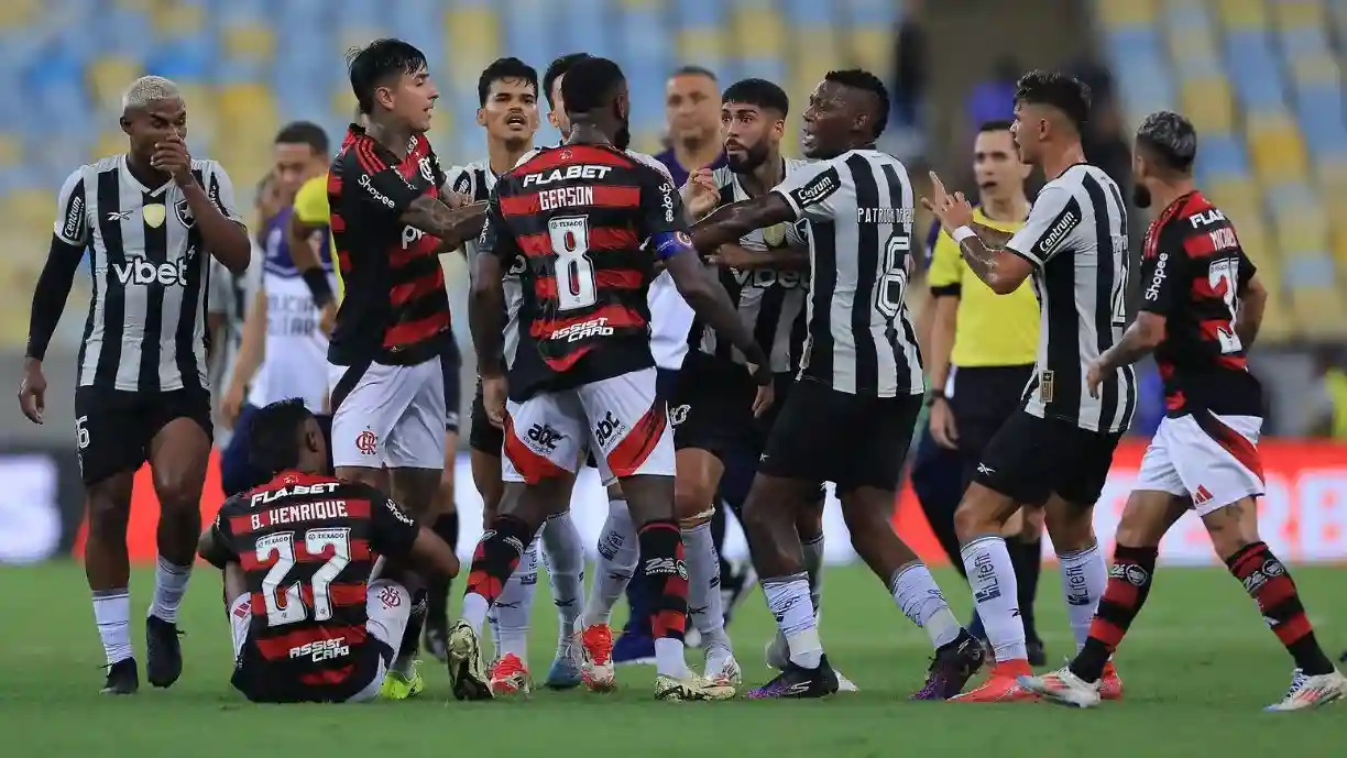 Cena de pancadaria ocorrida já perto do apito final foi o grande destaque do Clássico do Maracanã a contar para o Campeonato Carioca