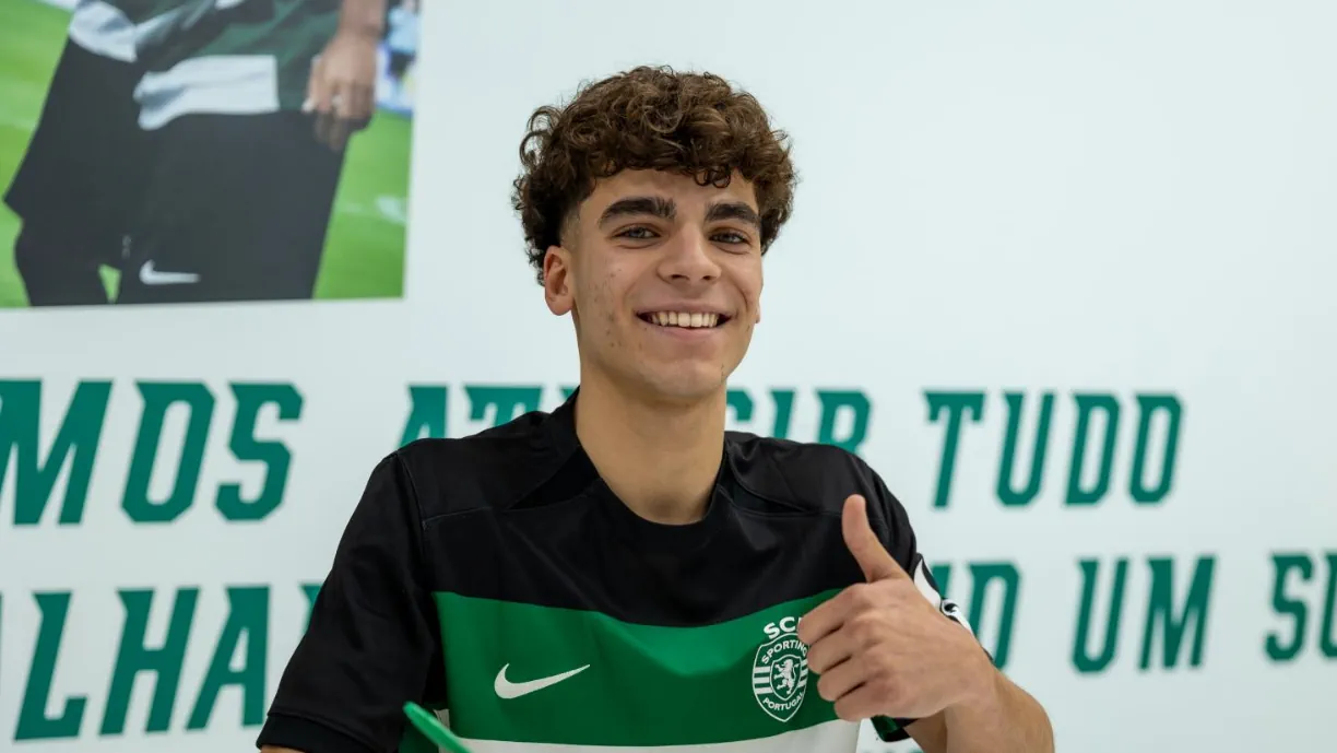 João Valente, médio de 16 anos agenciado por Jorge Mendes, assinou o primeiro contrato profissional com o Sporting