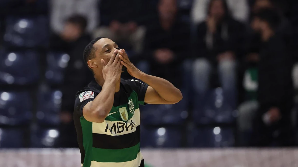 Sporting venceu de forma categórica o Quinta dos Lombos na final da Taça da Liga de Futsal e ergue sexto troféu na competição