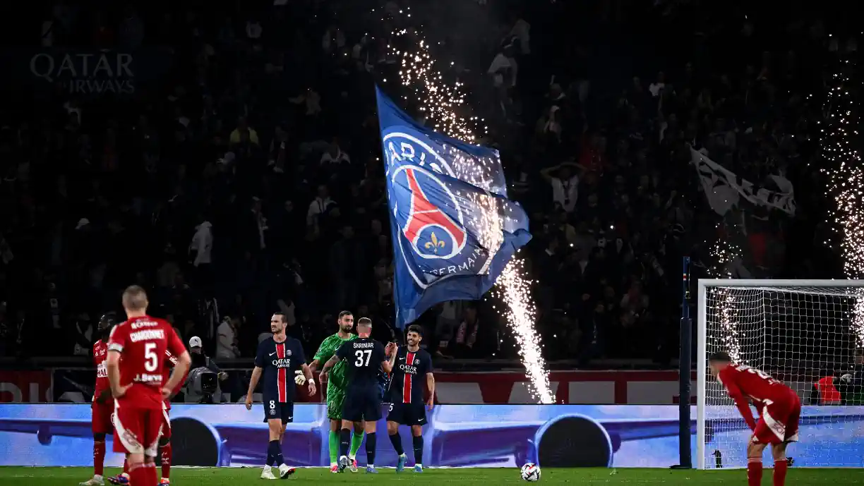 PSG - Stade Brestois ficou marcado por uma goleada das antigas na Liga dos Campeões. Nuno Mendes, ex Sporting, brilhou