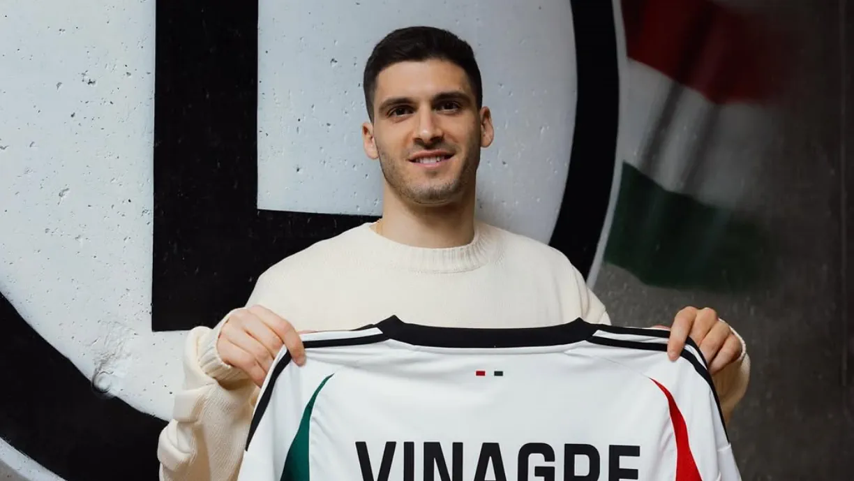 Rúben Vinagre é jogador do Legia de Varsóvia, depois de os polacos acionarem a cláusula opcional junto do Sporting