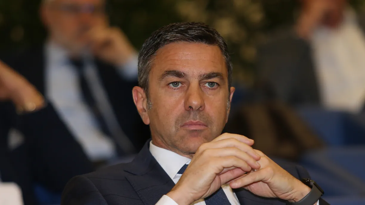 Alessandro Costacurta pede saída de avançado da formação do Sporting: "Plantel fica mais forte"