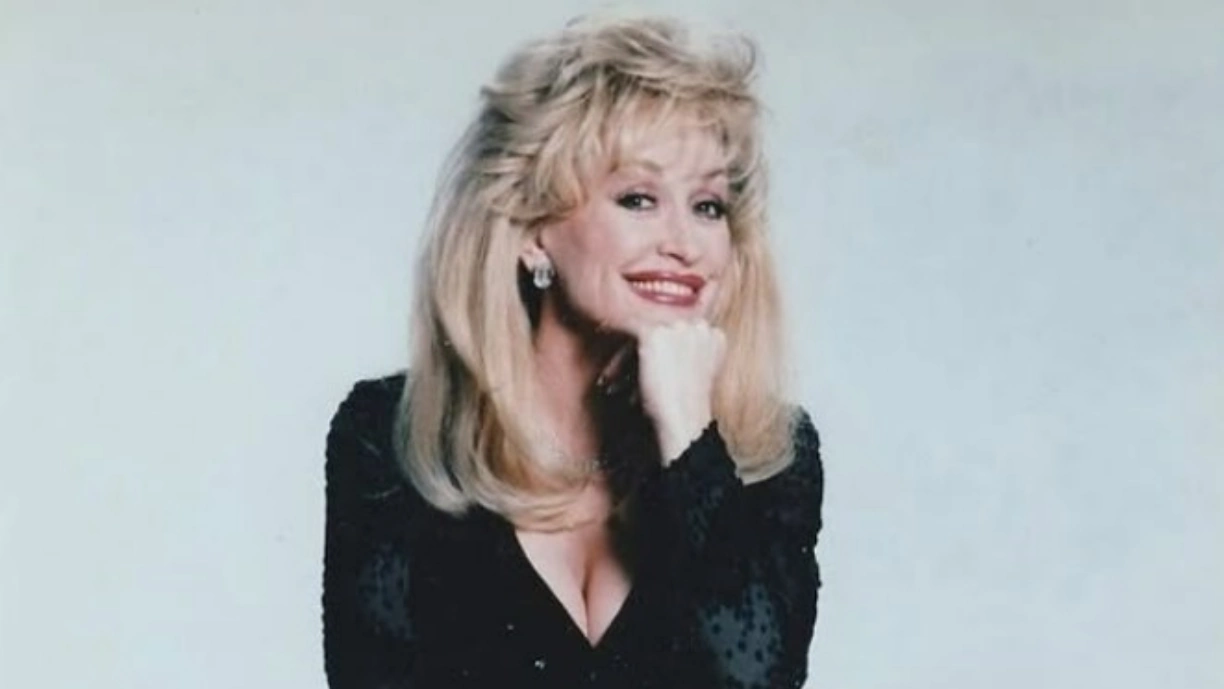 Não foi avançada uma causa para o óbito de amor d Dolly Parton, que terá ocorrido em Nashville; Funeral será privado e apenas para família mais próxima